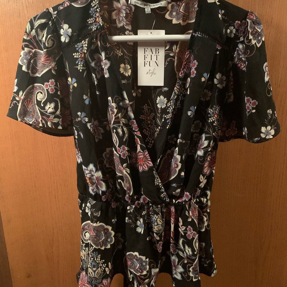NWT Collective Concepts floral blouse - size medium